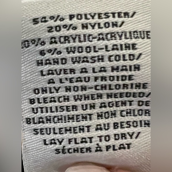 Brand new without tags UGG baby beanie - Picture 5 of 7